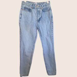 BDG MOM HIGH-RISE LIGHT‎ WASHED JEANS SIZE 25
